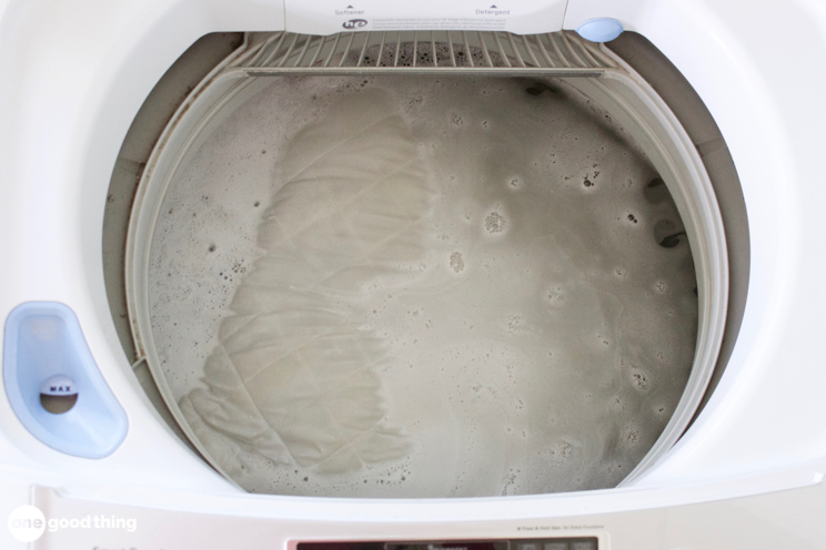 Soaking the yellow pillows in very hot water with all the cleaning ingredients is the first step to getting yellow pillows white again.